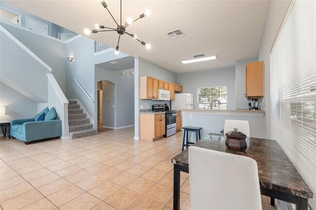 Building Photo - 546 Windsor Pl