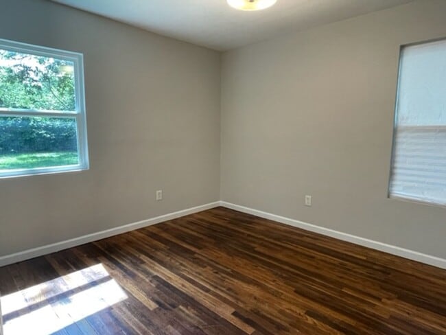 Building Photo - Feels like a NEW home!
