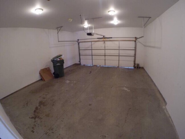 Building Photo - 808 Medary Ave S