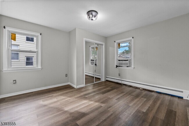 Building Photo - 14 Brookwood Dr