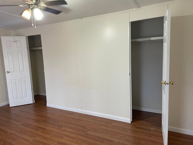 Building Photo - LJE #09