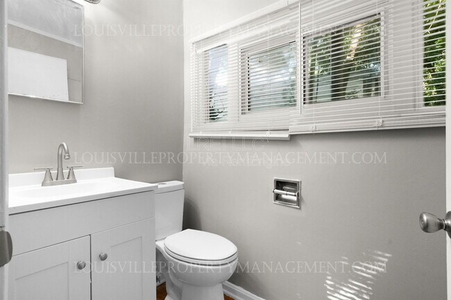 Building Photo - 3100 Grand Ave