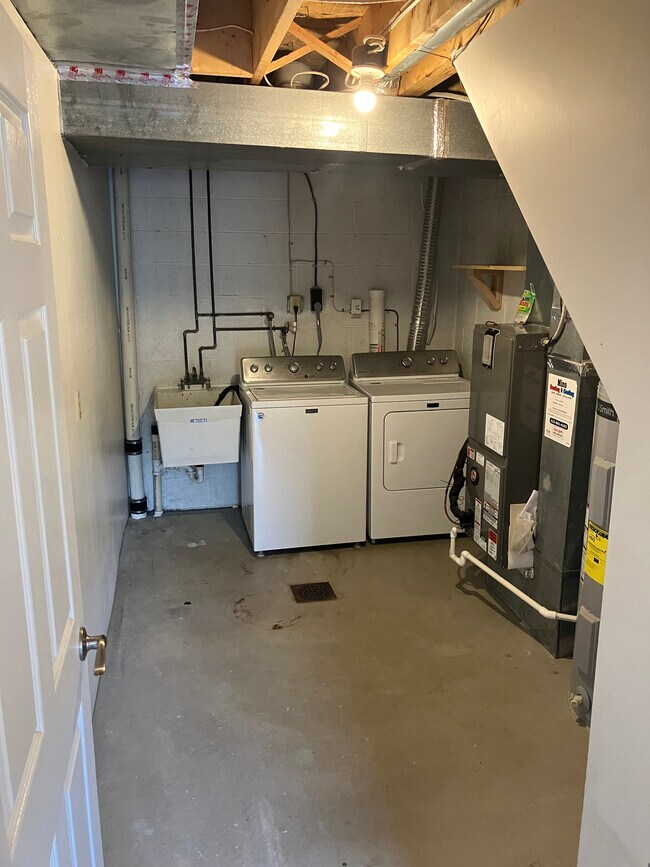 Building Photo - 77 Hennig Dr