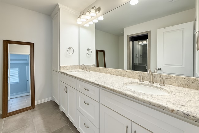 Building Photo - Charming 3-Bedroom Single-Story Home with ...