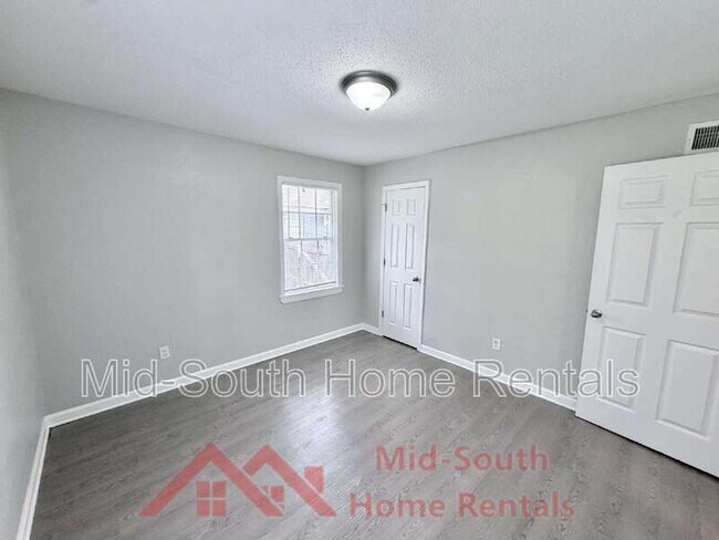 Building Photo - 83 Eastview Dr