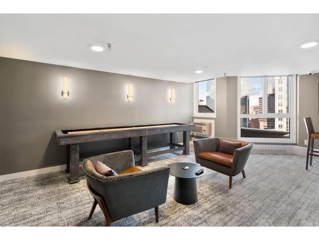 Building Photo - 433 S 7th St