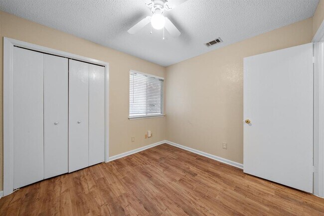Building Photo - 100 Meteor Dr