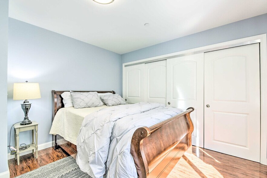 Building Photo - 532 52nd St