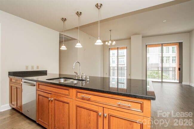 Building Photo - 701 Royal Ct