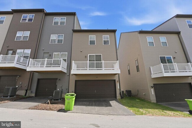 Building Photo - 6066 Beake St