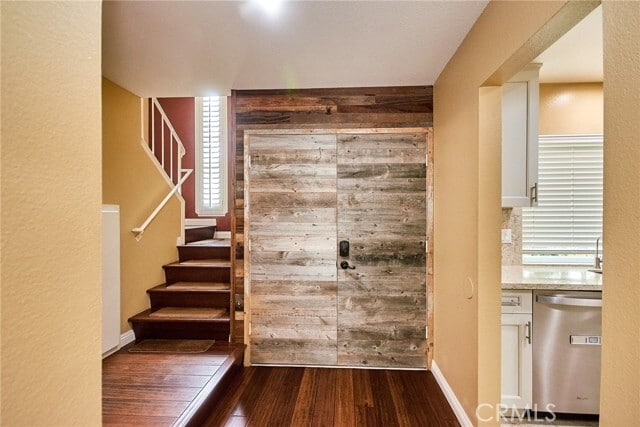 Building Photo - 881 Hartford Ln