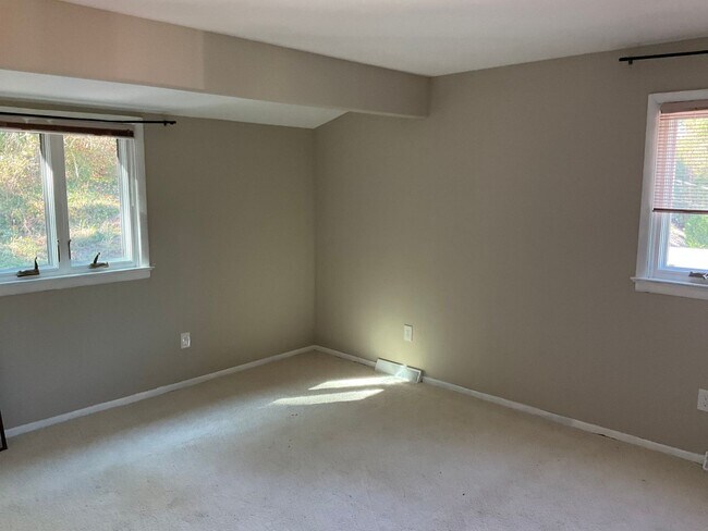 Building Photo - 4-Bedroom Home with 2 Full + 2 Half Baths ...