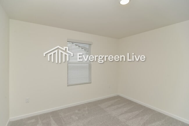 Building Photo - 154 Snowdrop Ave