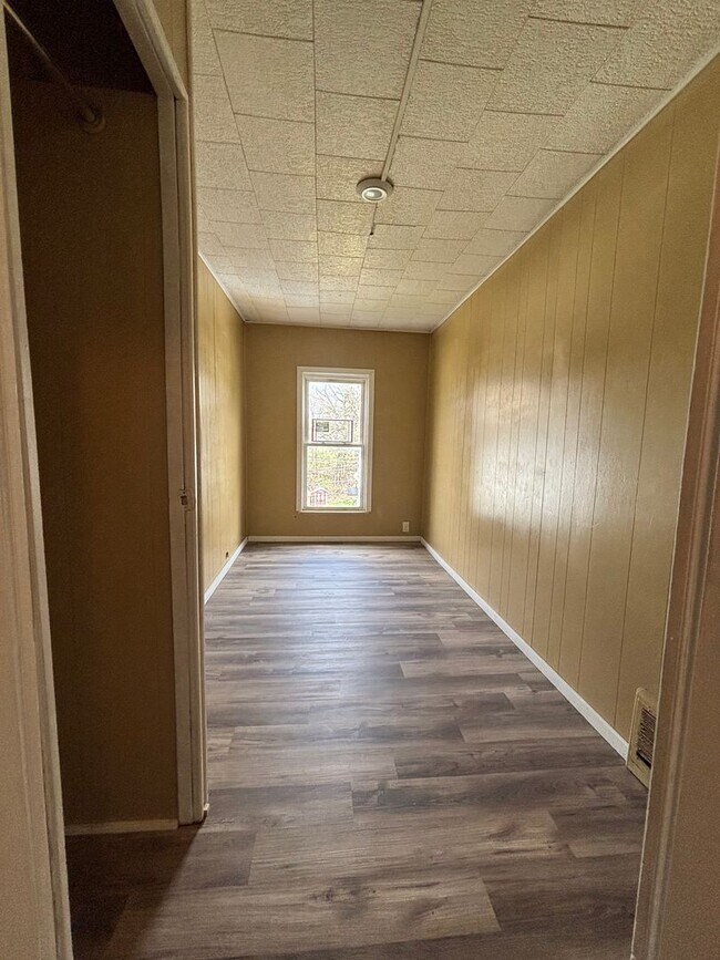 Building Photo - 3 Bedroom -Duplex