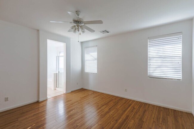 Building Photo - 3 Bedroom Summerlin South Beauty