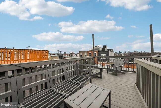 Building Photo - 503 S Bouldin St