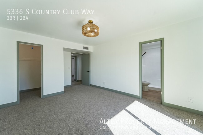 Building Photo - 5336 S Country Club Way