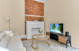 Building Photo - 45 Monroe Pl