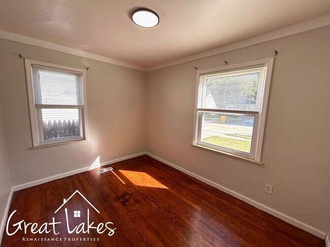 Building Photo - Beautiful 3 Bedroom 1 Bathroom now availab...