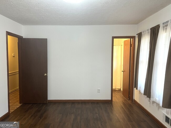 Building Photo - 40 Wagon Wheel Dr