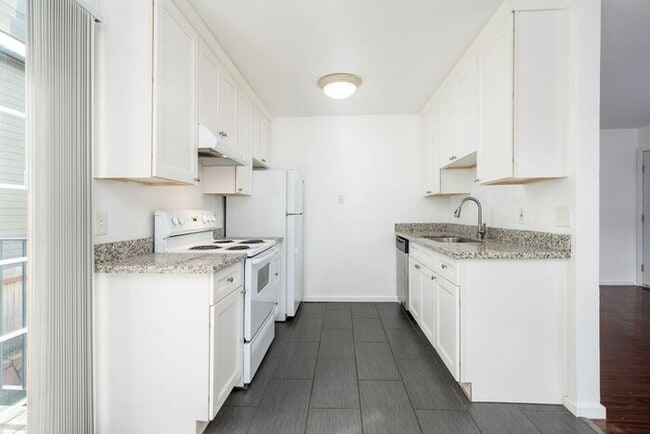 Building Photo - 2 bedroom in Roseway!! Pets OK!