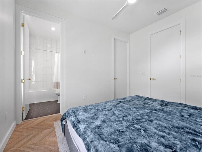 Building Photo - 102 W Adalee St