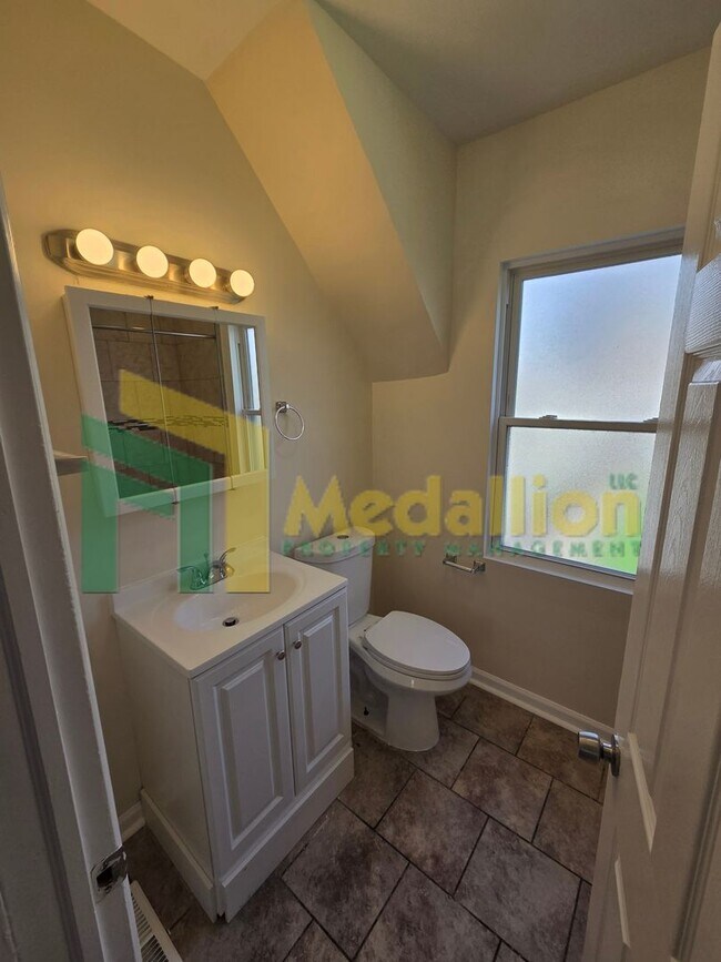 Building Photo - Updated 3-Bedroom Home with Sunroom and Backyard Space