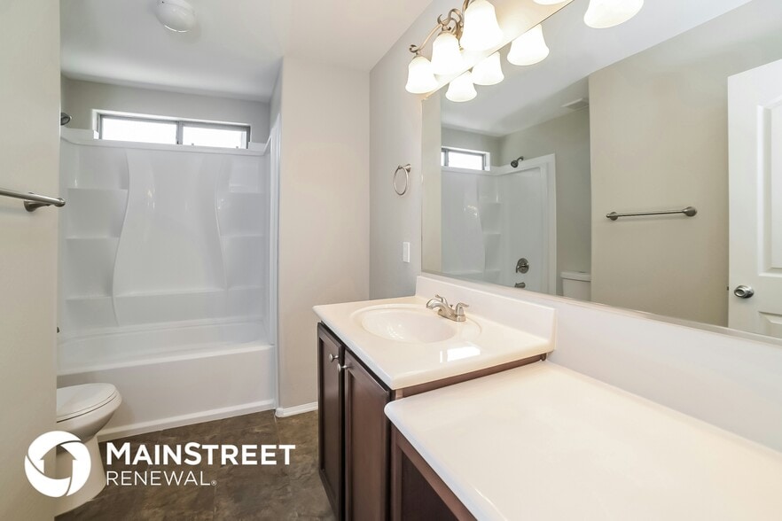 Building Photo - 4922 N 110th Ln