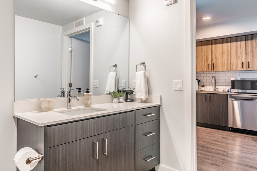 Building Photo - 320 Queen Anne Ave N