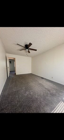 Building Photo - 615 E Carmel Dr