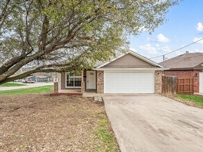 Building Photo - Light-Filled 3-Bedroom Home with Updated K...