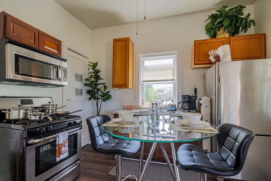 Building Photo - 839 Dunlop Ave