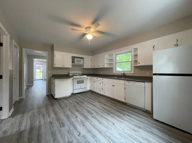 Building Photo - 5201 North Montclair Avenue