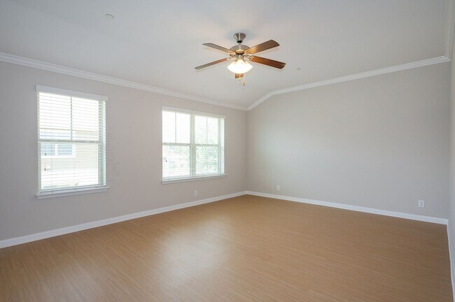 Building Photo - 1620 Bryant Dr