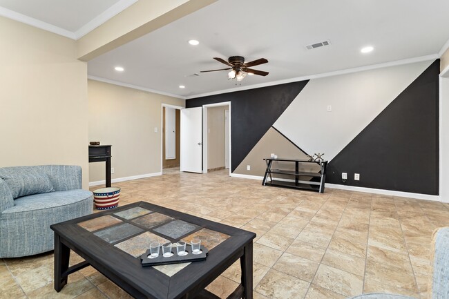 Building Photo - 340 Maxwell Dr