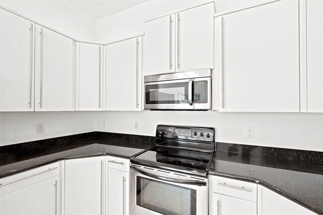 Building Photo - Northeast 18th Avenue, Fort Lauderdale, FL 33304 - 3 BR 2.5 BA townhouse