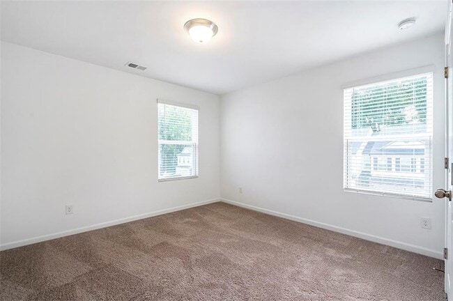 Building Photo - 5740 Thornton Dr