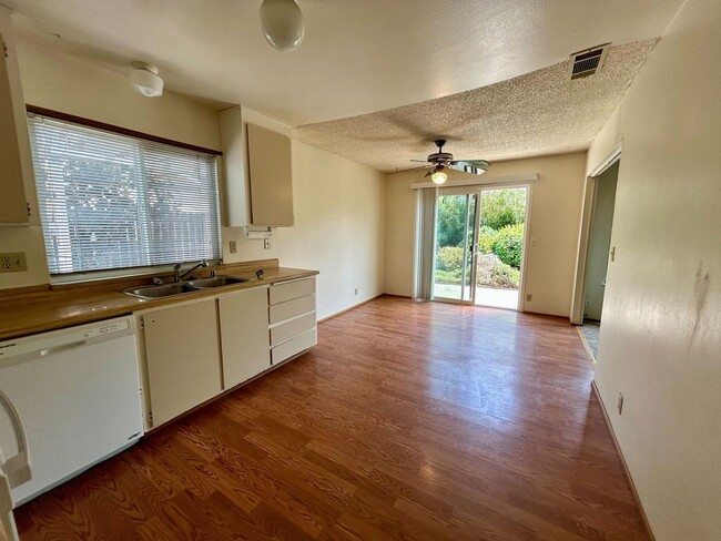 Building Photo - Spacious 3-Bedroom Home in Southtown Vacav...