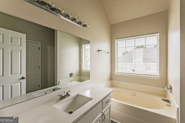 Building Photo - 7282 Williamsburg Dr