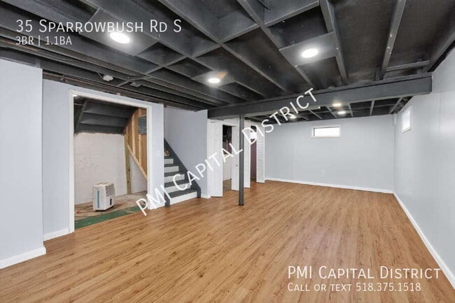 Building Photo - 35 Sparrowbush Rd S