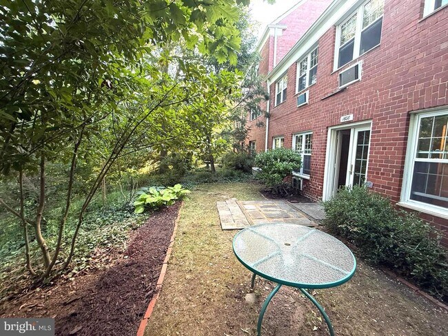 Building Photo - 1608 Mt Eagle Pl
