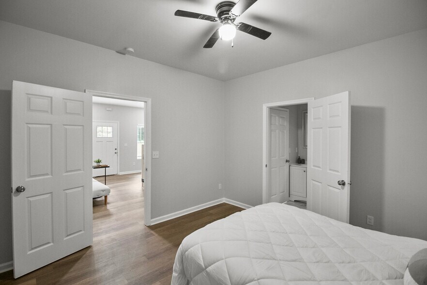 Building Photo - 789 Main St