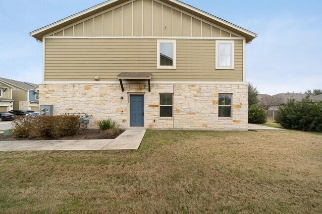 Building Photo - 1620 Bryant Dr