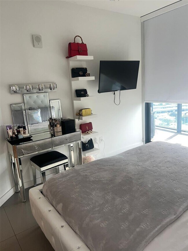 Building Photo - 1600 NE 1st Ave