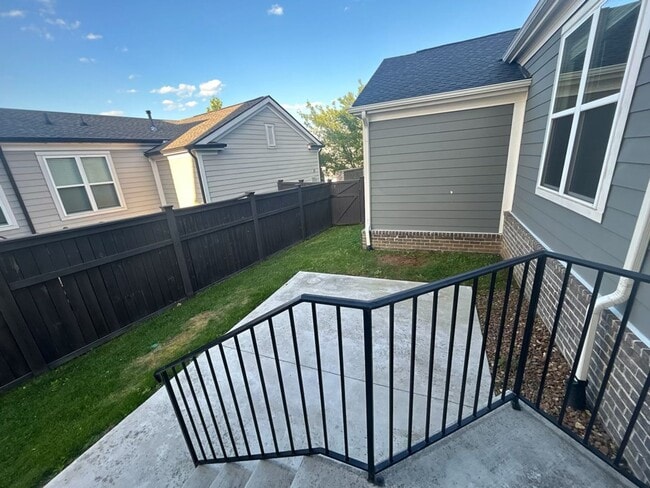 Building Photo - 3BR End-Unit in Westhaven | Main-Level Primary + Office + Bonus Room