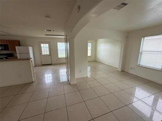 Building Photo - 946 Blanchard Hill Ln