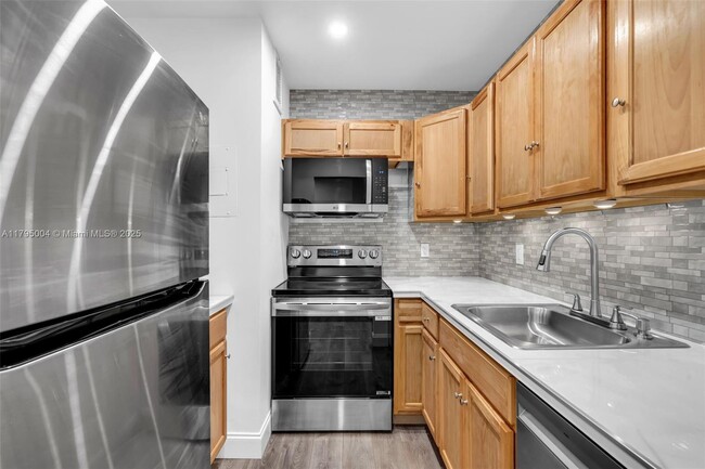 Building Photo - 13712 SW 90th Ave
