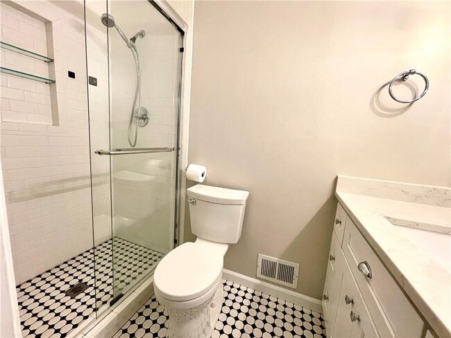 Building Photo - 245 Willow Springs Dr