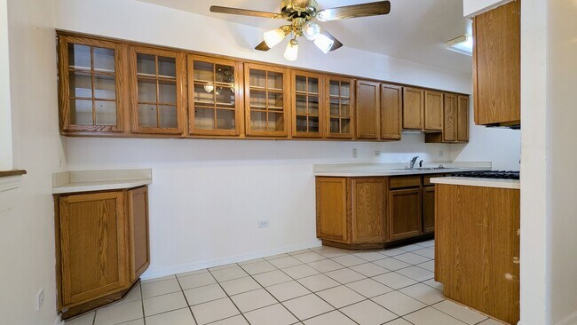 Building Photo - 1505 N Windsor Dr