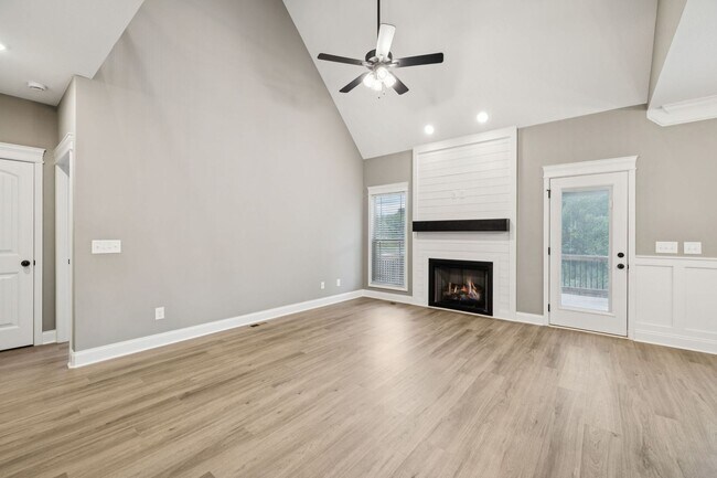 Building Photo - 3 Bedroom 2 1/2 Bathroom Home!!